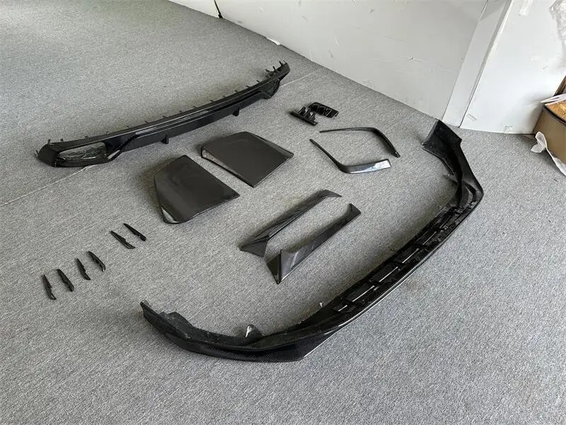 Q8 Upgrade Facelift at Style Body Kit for Q8 Front Lip Rear Diffuser Wide Fender Flares Dry Carbon Fiber Car Bodykit